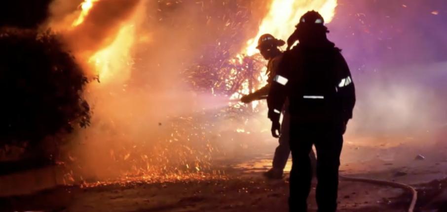 लस एन्जेलस आगलागी अझै नियन्त्रण बाहिर, दशौं हजार संरचना ध्वस्त, मृतक संख्या १० पुग्यो